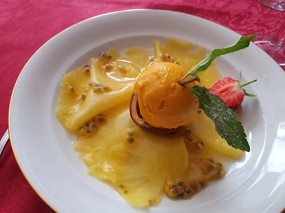 Ananas-carpaccio Mit Mangosorbet