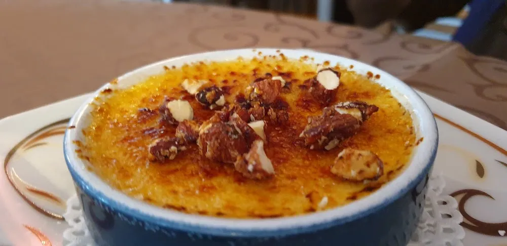 Crème Brûlée Sur Lit D'abricot